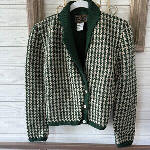South Wool Hand Knit Virgin Wool Green and Cream Houndstooth Structured Cardigan